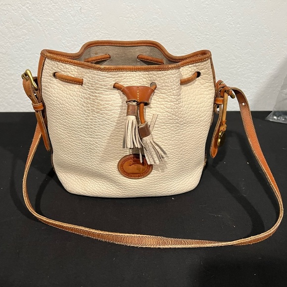 Lot of 2 classic Downey and Bourke purses cream drawstring and black satchel - Picture 9 of 12